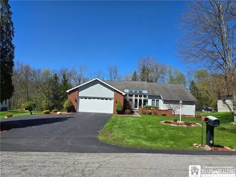 10 Westbury Ct, Ellicott, NY 14701