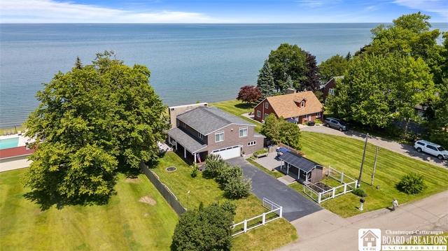 4948 E Shorewood Dr, Dunkirk, NY 14048