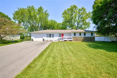 44 Castle Acres Dr, Webster, NY 14580
