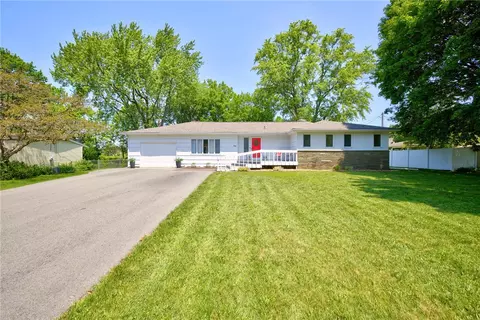 44 Castle Acres Dr, Webster, NY 14580