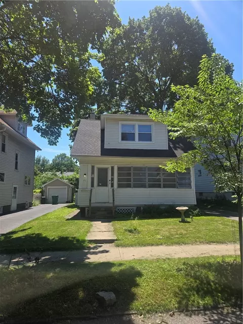 71 Spencer Rd, Irondequoit, NY 14609