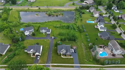 67 Kings Mill Ct, Penfield, NY 14526