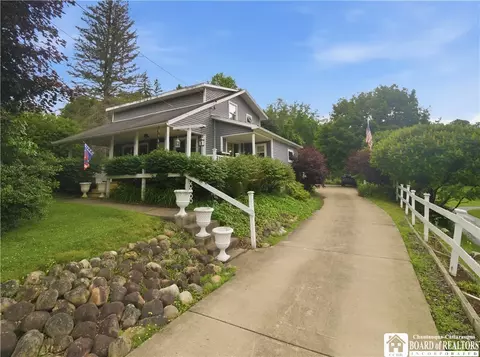 2137 Southwestern Dr, Busti, NY 14750