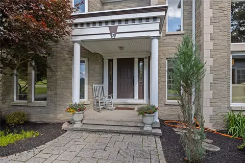 2 Parkview Manor Cir, Honeoye Falls, NY 14472