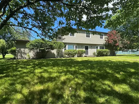 722 White Springs Dr, Geneva, NY 14456