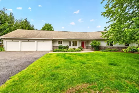6100 Rossier Rd, Canandaigua, NY 14424