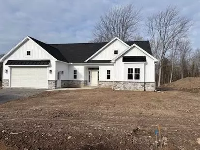5 Davison Beach Rd, Parma, NY 14468