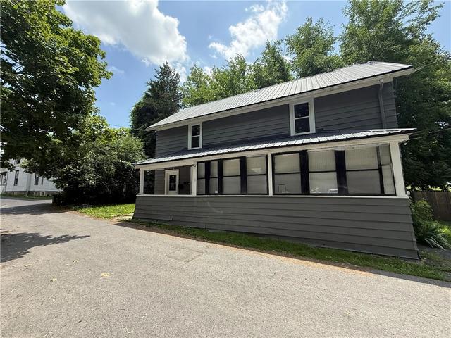 2 Guilfoil Ave, Auburn, NY 13021