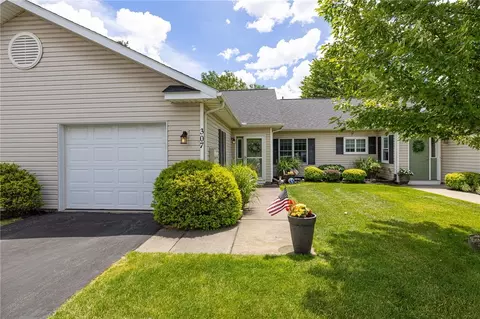 307 Walker Dr, Canandaigua, NY 14424