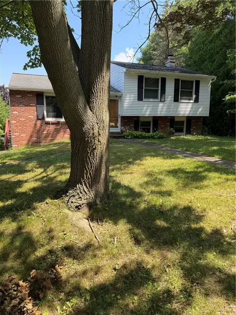 32 Debran Dr, Henrietta, NY 14467