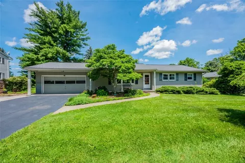 40 Rolling Hill Dr, Perinton, NY 14450