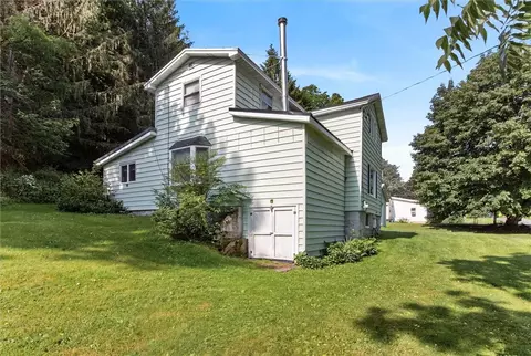 Exterior - 11 Van Marters Ln, Lyons, NY 14489 photo 4 of 12