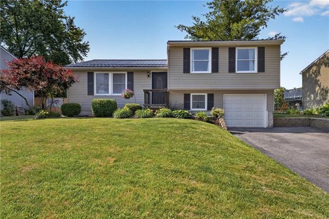 5759 Wishing Well Ln, Farmington, NY 14425