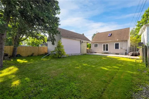 910 Whitlock Rd, Irondequoit, NY 14609 photo 2