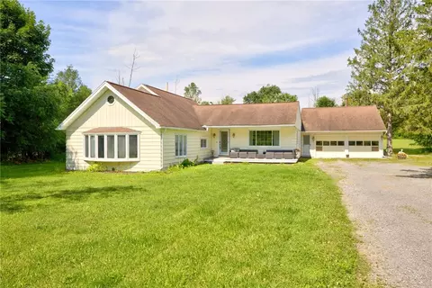 1985 Dublin Rd, Penfield, NY 14526