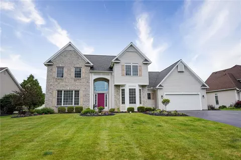 15 Coach Side Ln, Pittsford, NY 14534