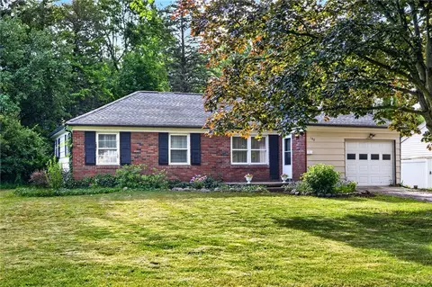 160 Sherwood Dr, Parma, NY 14468
