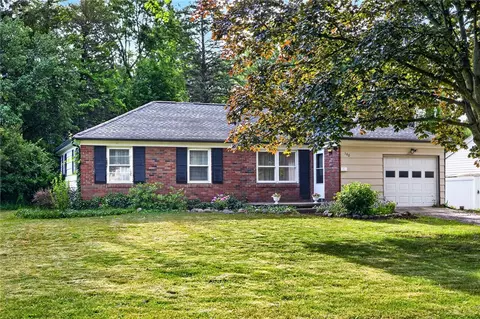 160 Sherwood Dr, Parma, NY 14468