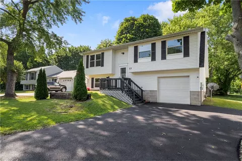13 Trillium Ln, West Henrietta, NY 14586