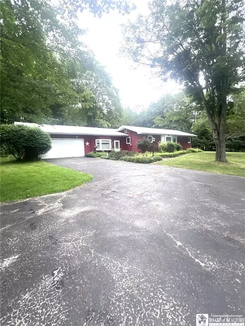 3026 Garfield Rd, Busti, NY 14701
