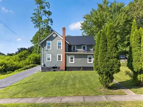 153 W Dezeng St, Galen, NY 14433