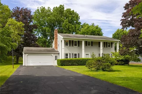 37 Heatherwood Rd, Perinton, NY 14450
