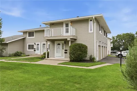 409 Eastbrooke Ln, Rochester, NY 14618