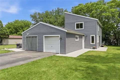 12 Hanningfield Cir, Perinton, NY 14450