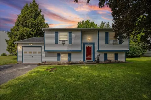 43 Curtisdale Ln, Hamlin, NY 14464