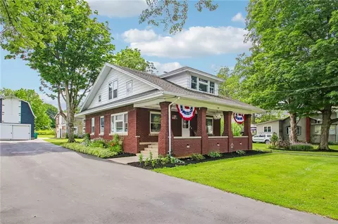 54 Rochester St, Bergen, NY 14416
