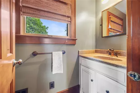 Bath - 489 Helendale Rd, Irondequoit, NY 14609 photo 1 of 4