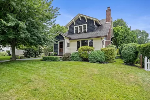 Exterior - 489 Helendale Rd, Irondequoit, NY 14609 photo 2 of 11