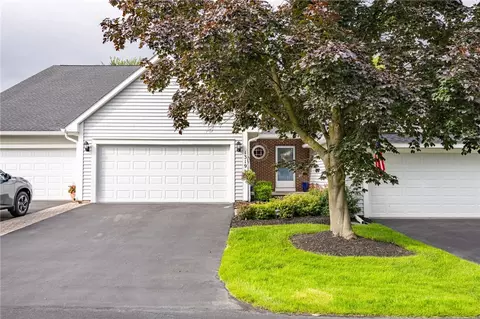 1319 Wellington Dr, Victor, NY 14564