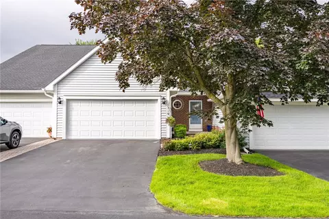 1319 Wellington Dr, Victor, NY 14564