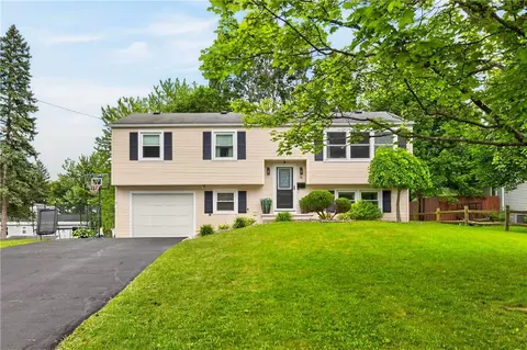 18 Aldrich Dr, Palmyra, NY 14522