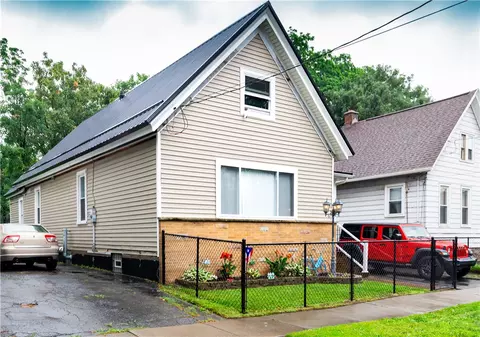 6 Woodrow St, Rochester, NY 14606
