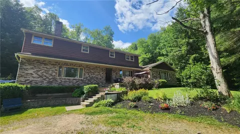 2 Ichabod Ln, Bradford, PA 16701