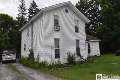 65 Mill St, Springville, NY 14141