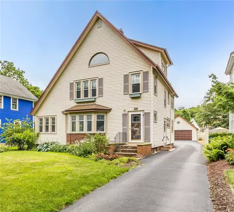 55 Elm Dr, Rochester, NY 14609