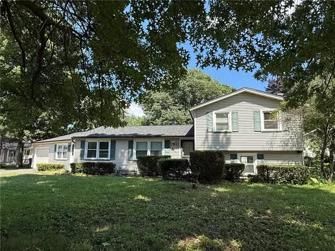 678 Fox Meadow Rd, Greece, NY 14626