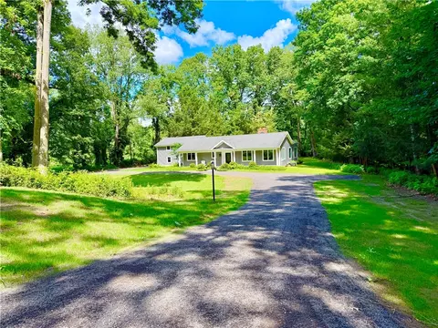 157 Crescent Hill Rd, Perinton, NY 14534