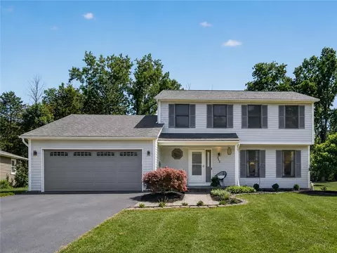 242 Guinevere Dr, Greece, NY 14626