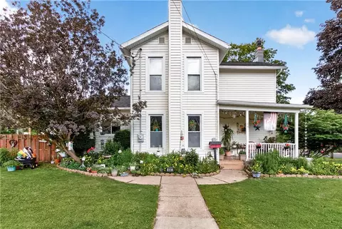 44 Park St, Phelps, NY 14532