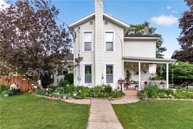 44 Park St, Phelps, NY 14532
