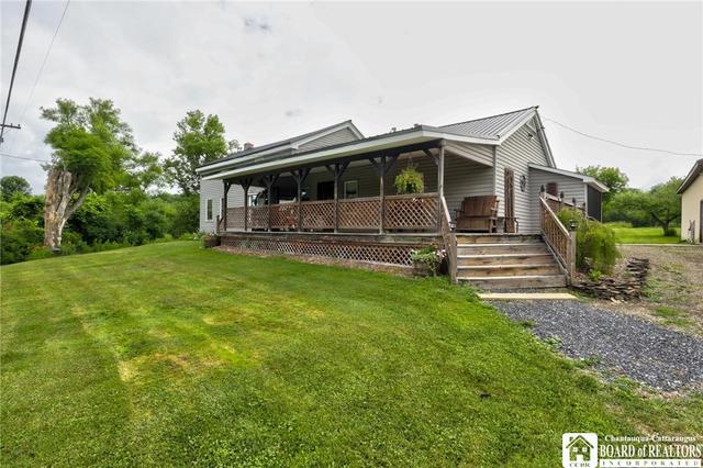 3046 Carpenter Pringle Rd, North Harmony, NY 14710