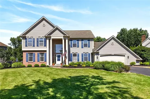 42 Cardogan Sq, Rochester, NY 14625