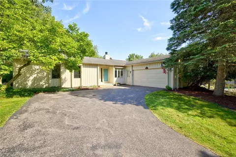12 Erie Cres, Perinton, NY 14450