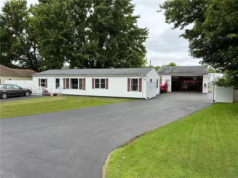 88 Southern Dr, Rochester, NY 14623
