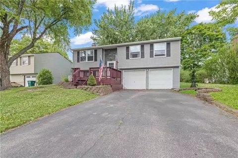 5782 Bonnie Brae Cir, Farmington, NY 14425