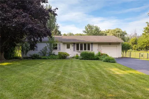 343 Huffer Rd, Parma, NY 14468